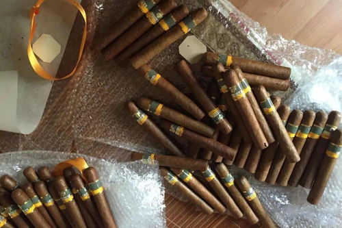 悠闲时刻享受迷你雪茄的细腻韵味