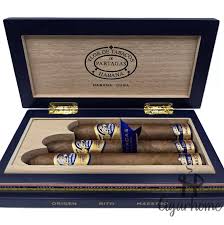 便携铝管中的雪茄香气蒸腾