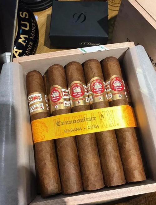 雪茄收藏者的收藏柜,展示多款精美雪茄