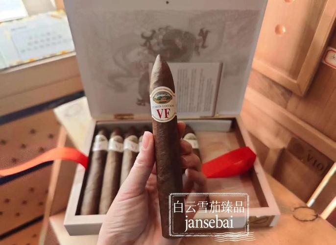 各种雪茄展示，多样化的包装风格