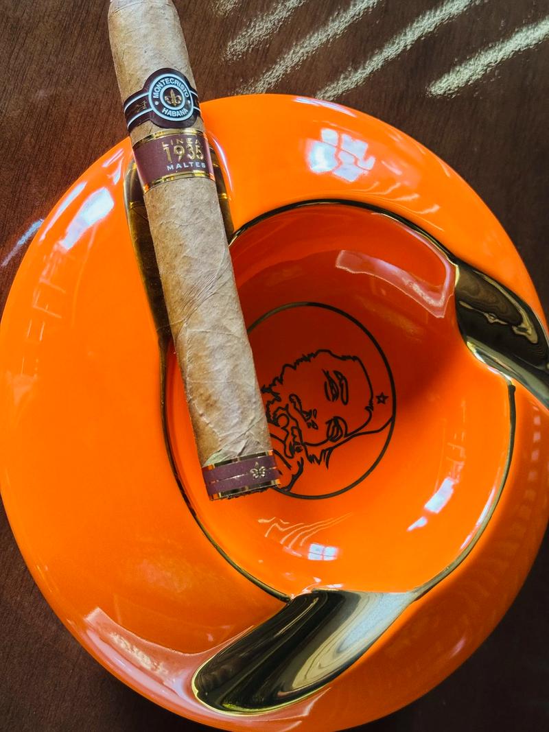 雪茄与茶的艺术融汇,展现独特生活哲学