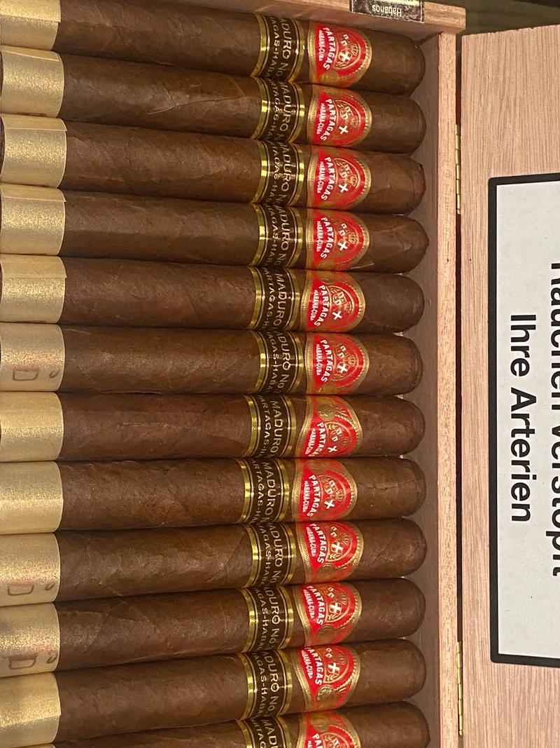 高端雪茄展厅，展示全球各类顶级雪茄