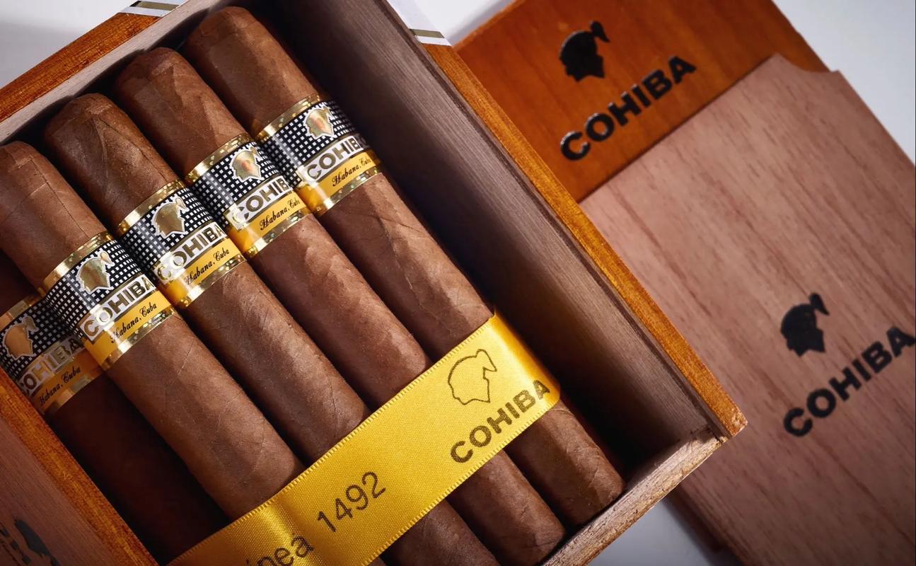 一盒Agio雪茄新品展示，烟盒设计精致典雅