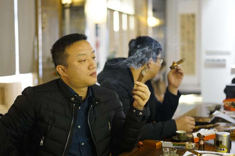 精美包装的帆船小雪茄展示
