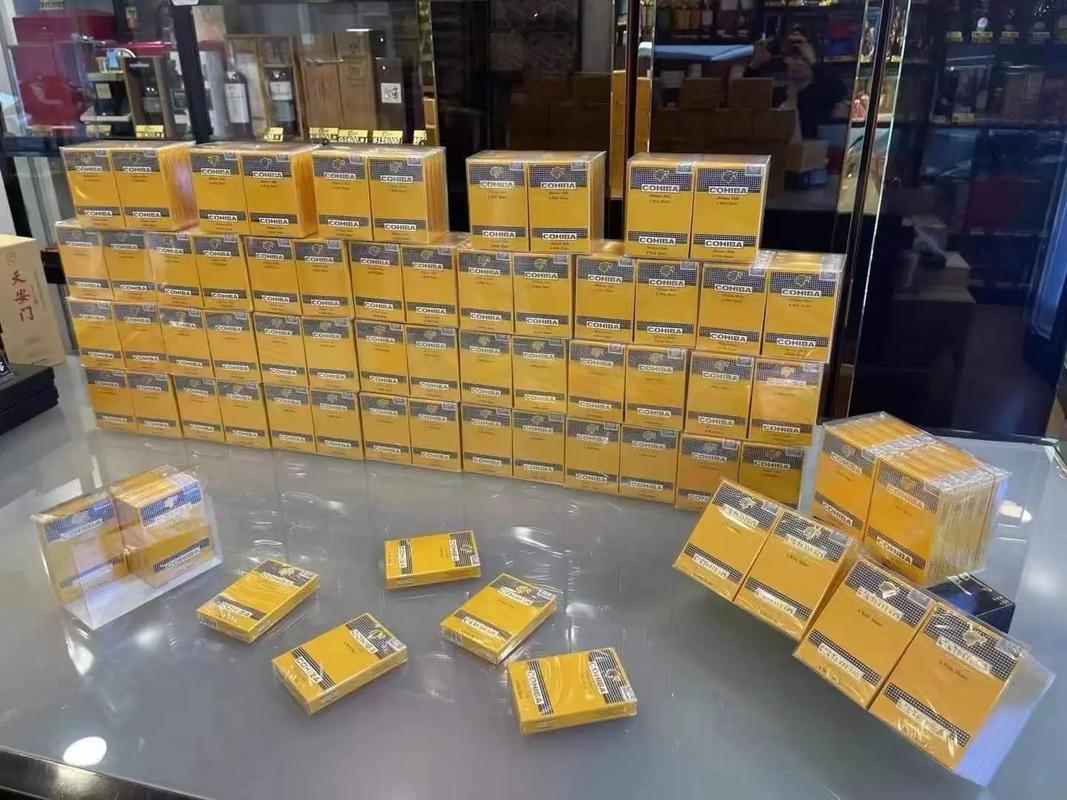 豪华雪茄店内摆放的狮牌雪茄展示柜