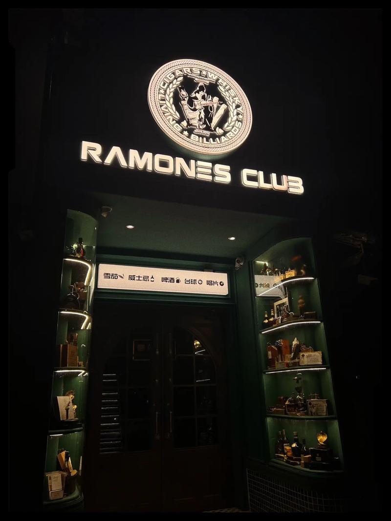 雪茄与浓厚烟雾交织的经典时刻