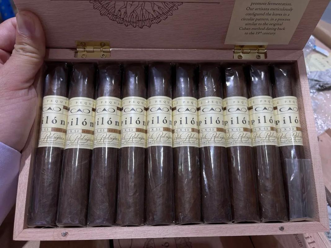 精致手工雪茄卷制过程