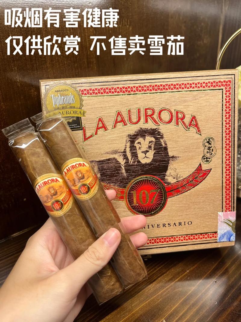 菲律宾烟草种植园与工匠卷制雪茄的场景