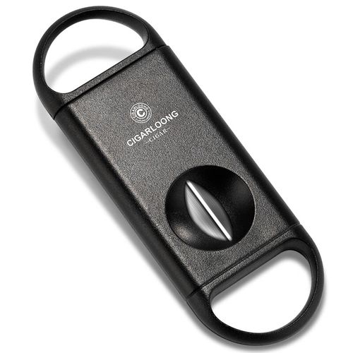 哈尔滨市中心一处典雅的雪茄吧内景,展现激情与优雅的完美融合