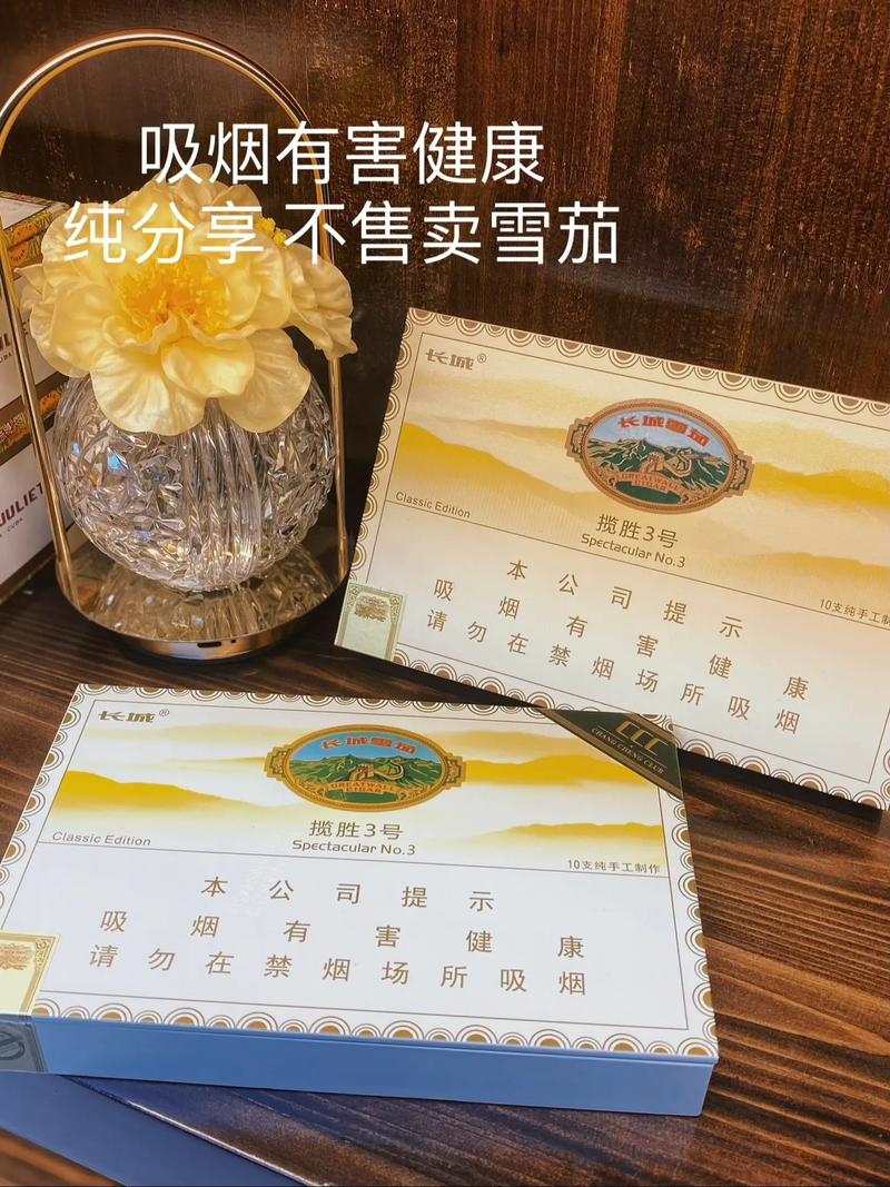 自制雪茄保湿箱展示多种保湿材料及数字温湿度计