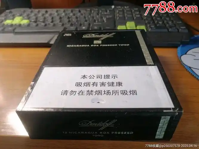 重庆雪茄馆内雅致环境与客户交流